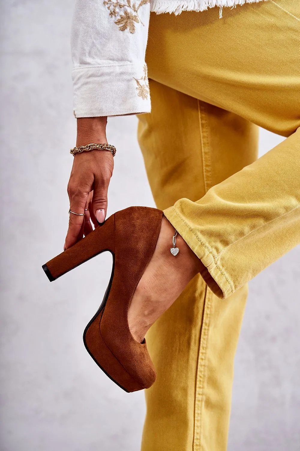 Block heel pumps