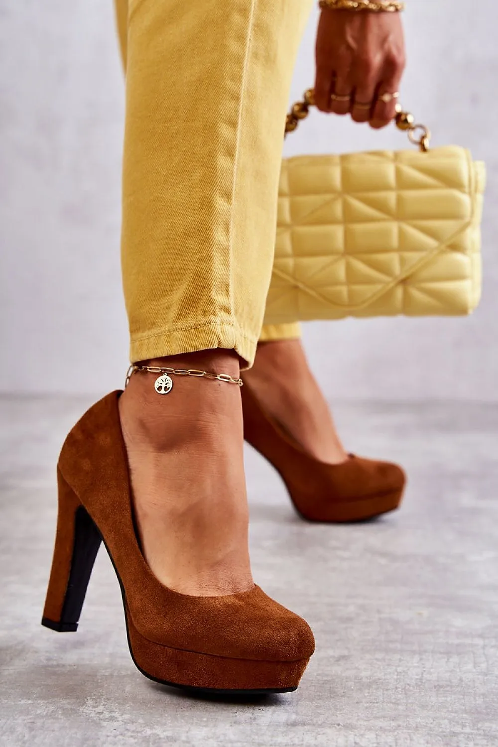 Block heel pumps