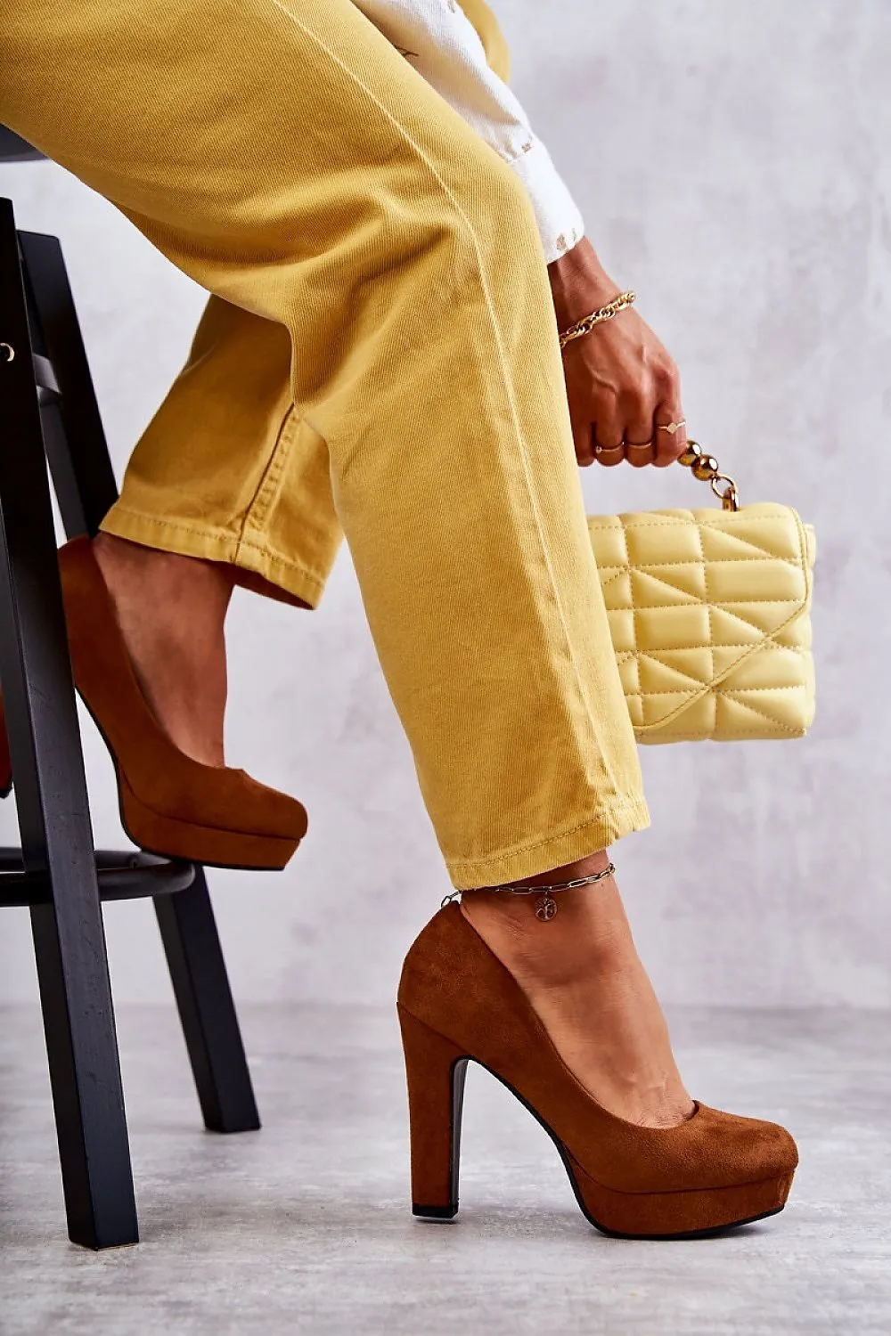 Block heel pumps