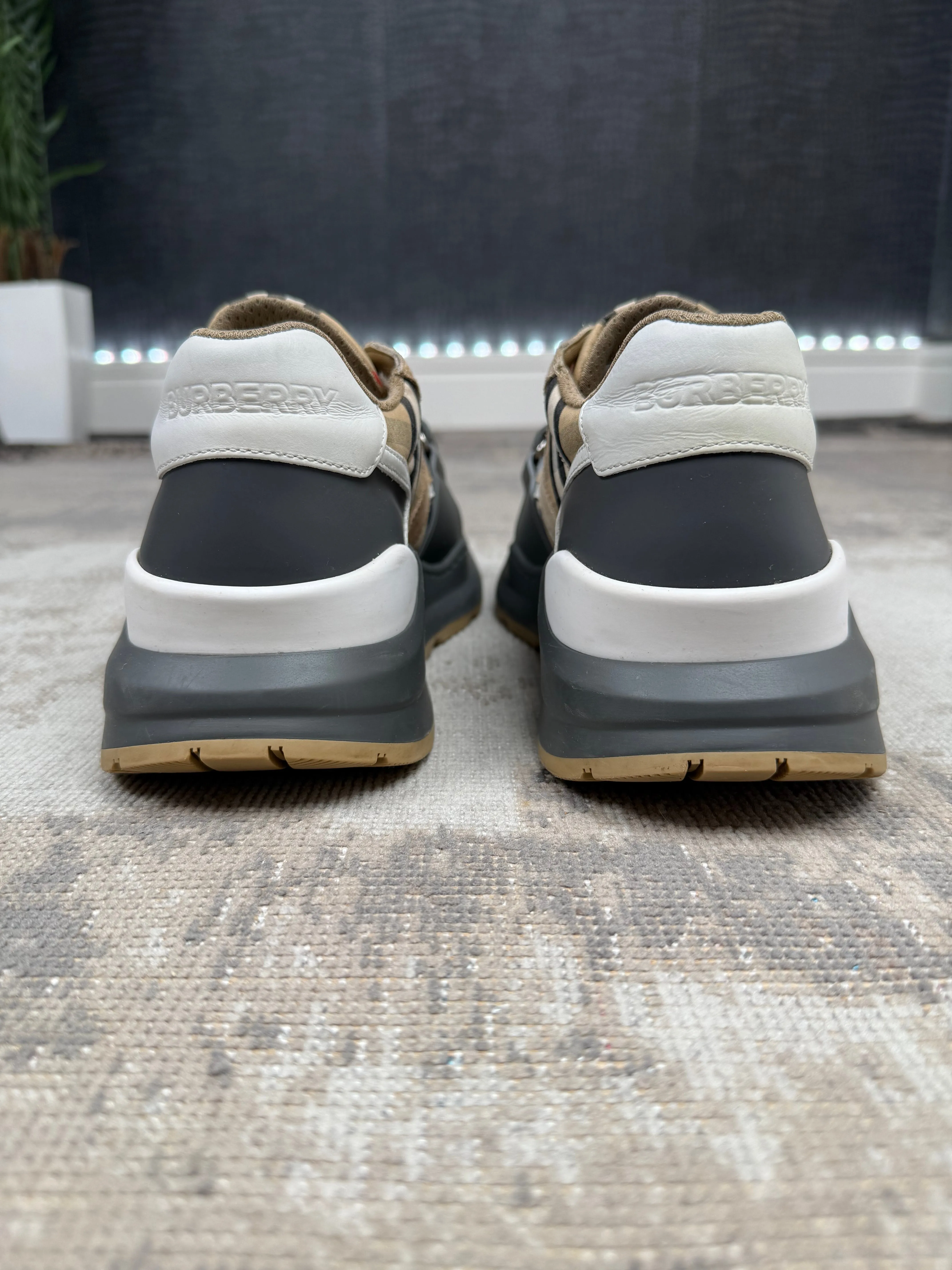 Burberry Ramsey Trainer - Grey / Beige