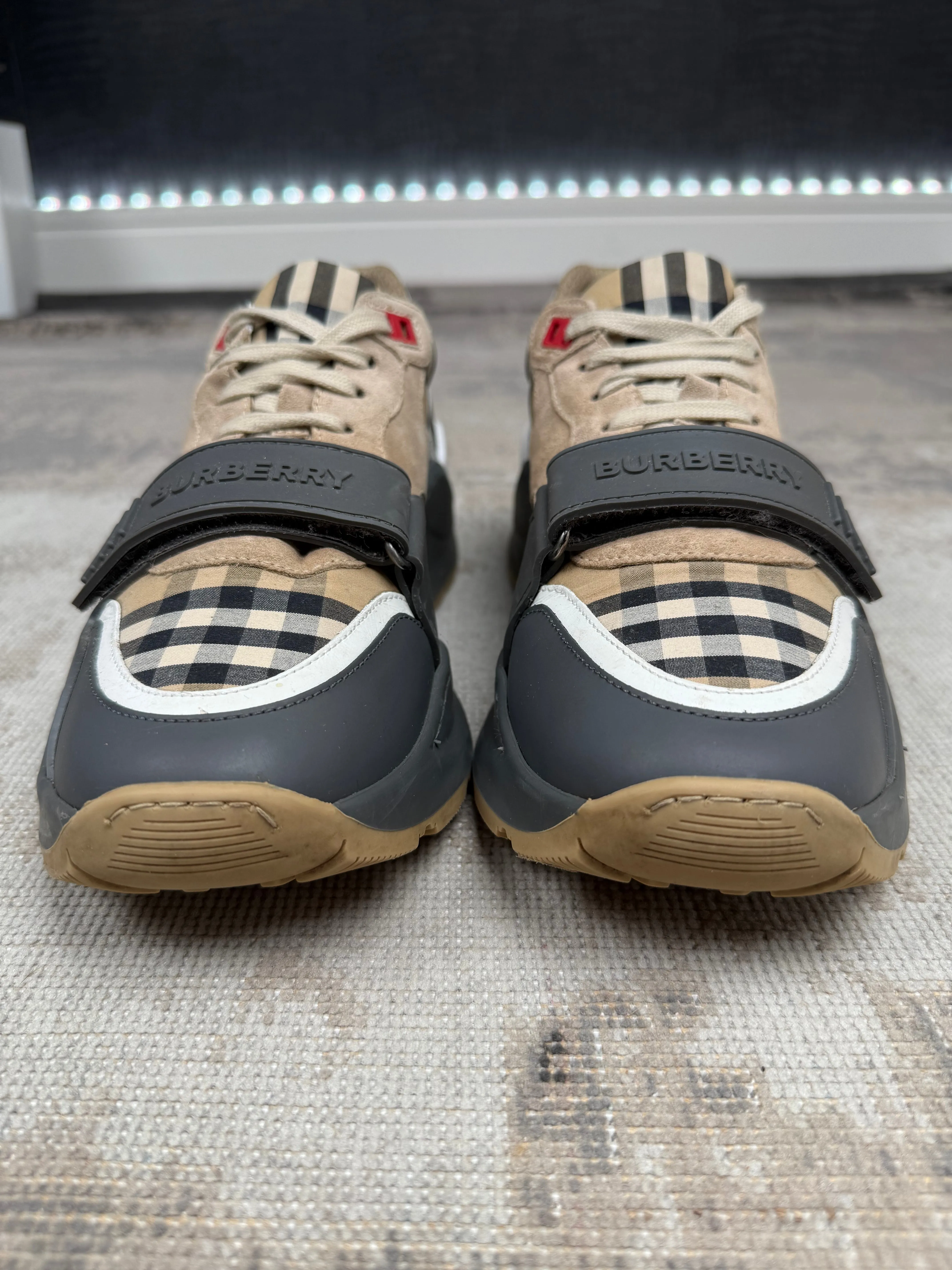 Burberry Ramsey Trainer - Grey / Beige