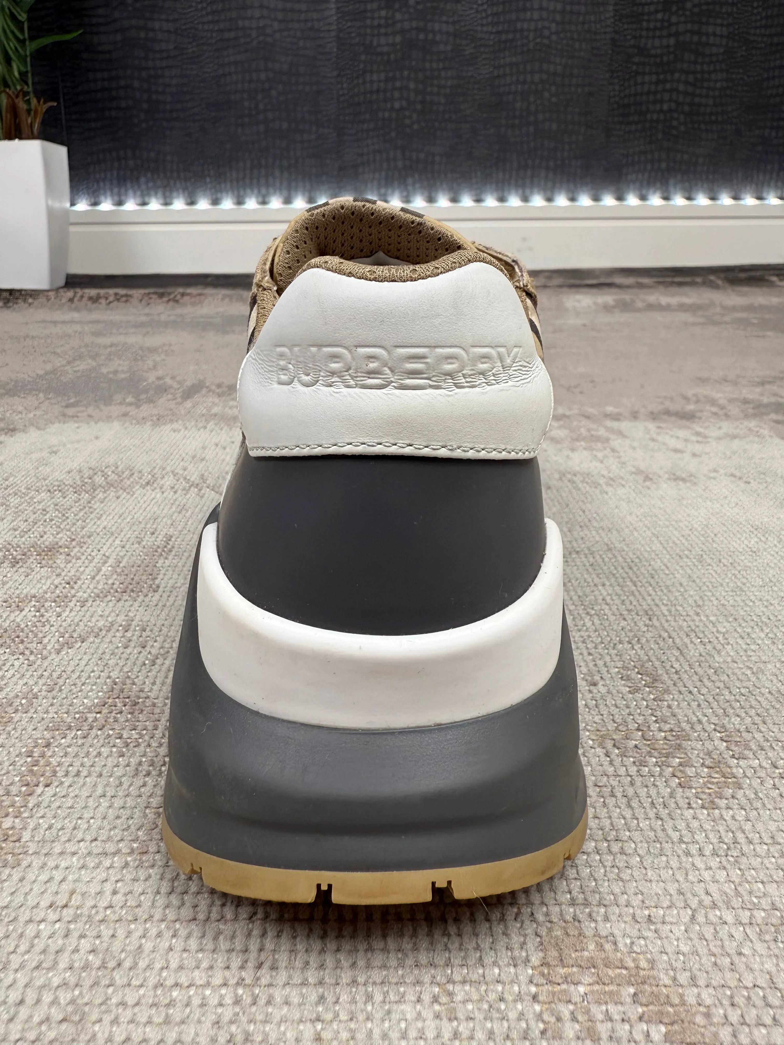 Burberry Ramsey Trainer - Grey / Beige