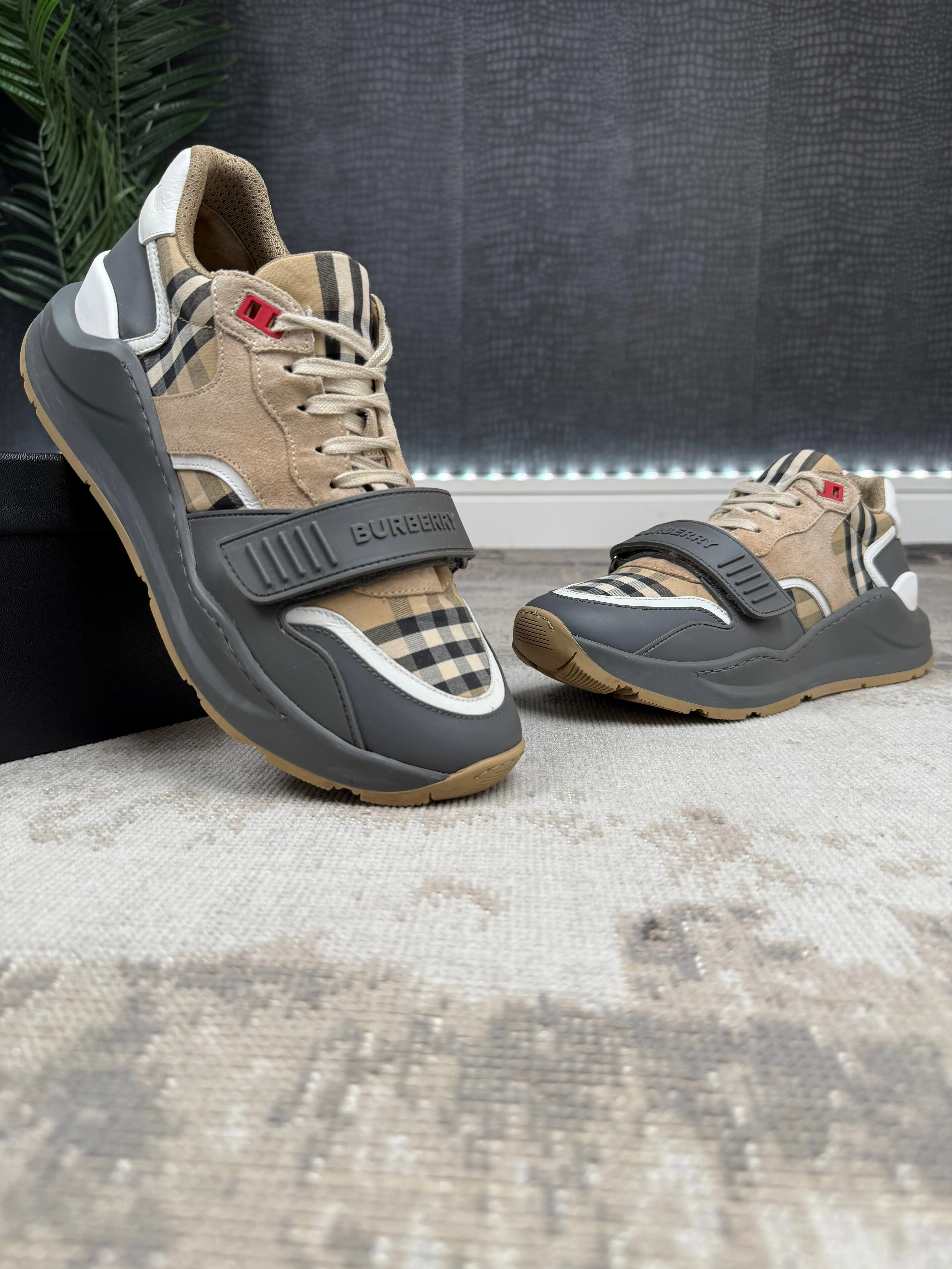 Burberry Ramsey Trainer - Grey / Beige