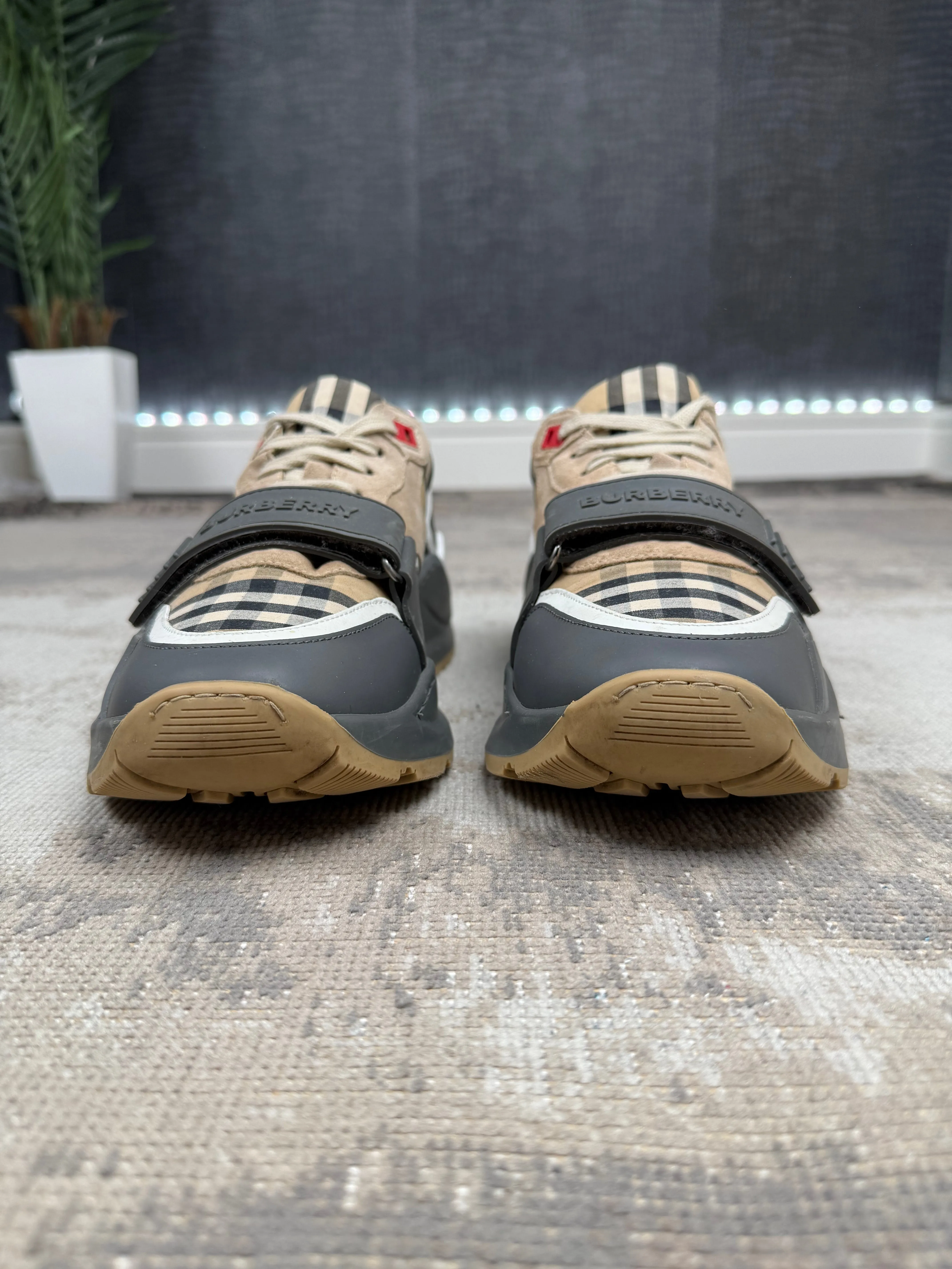 Burberry Ramsey Trainer - Grey / Beige