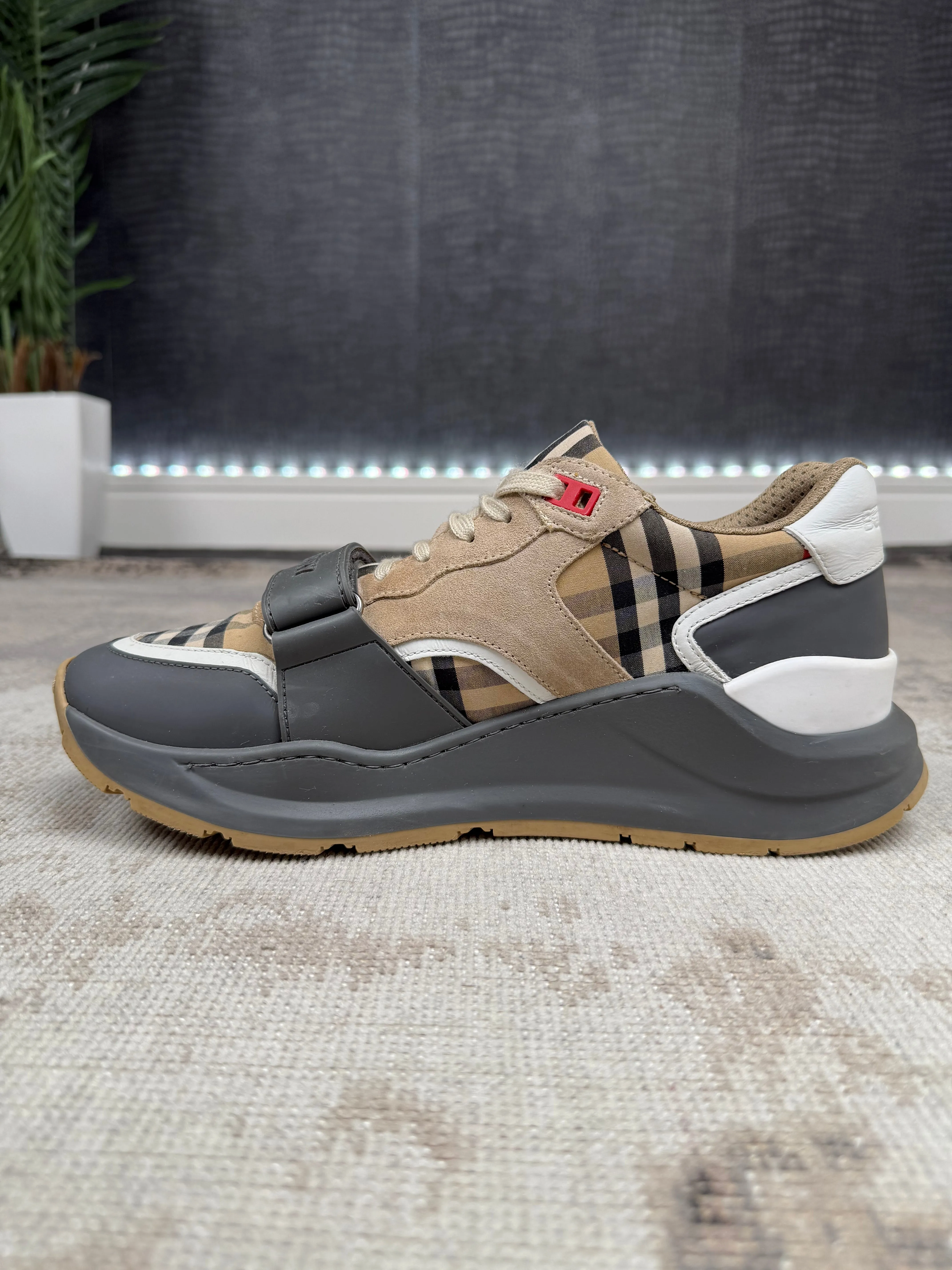 Burberry Ramsey Trainer - Grey / Beige