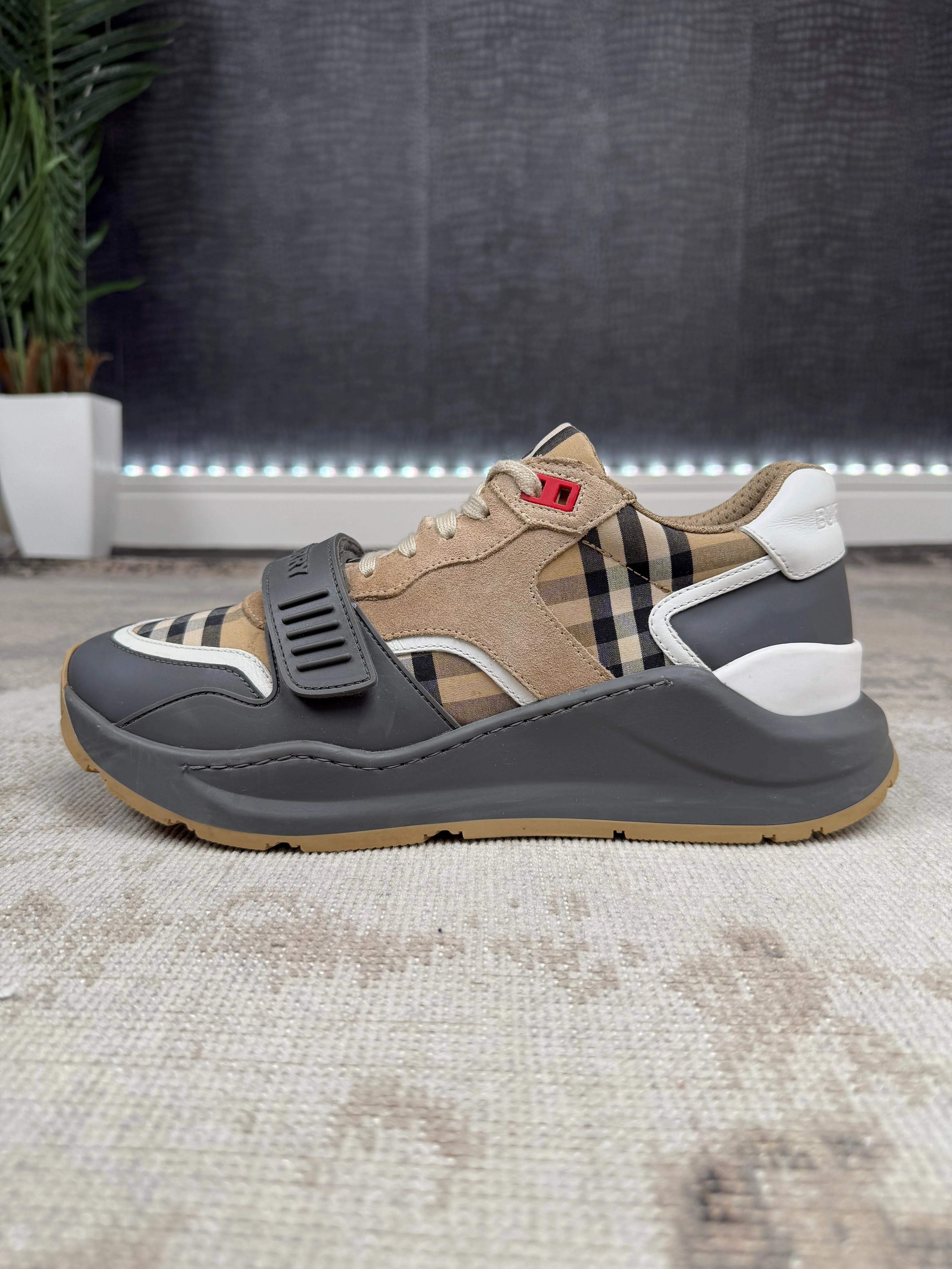Burberry Ramsey Trainer - Grey / Beige