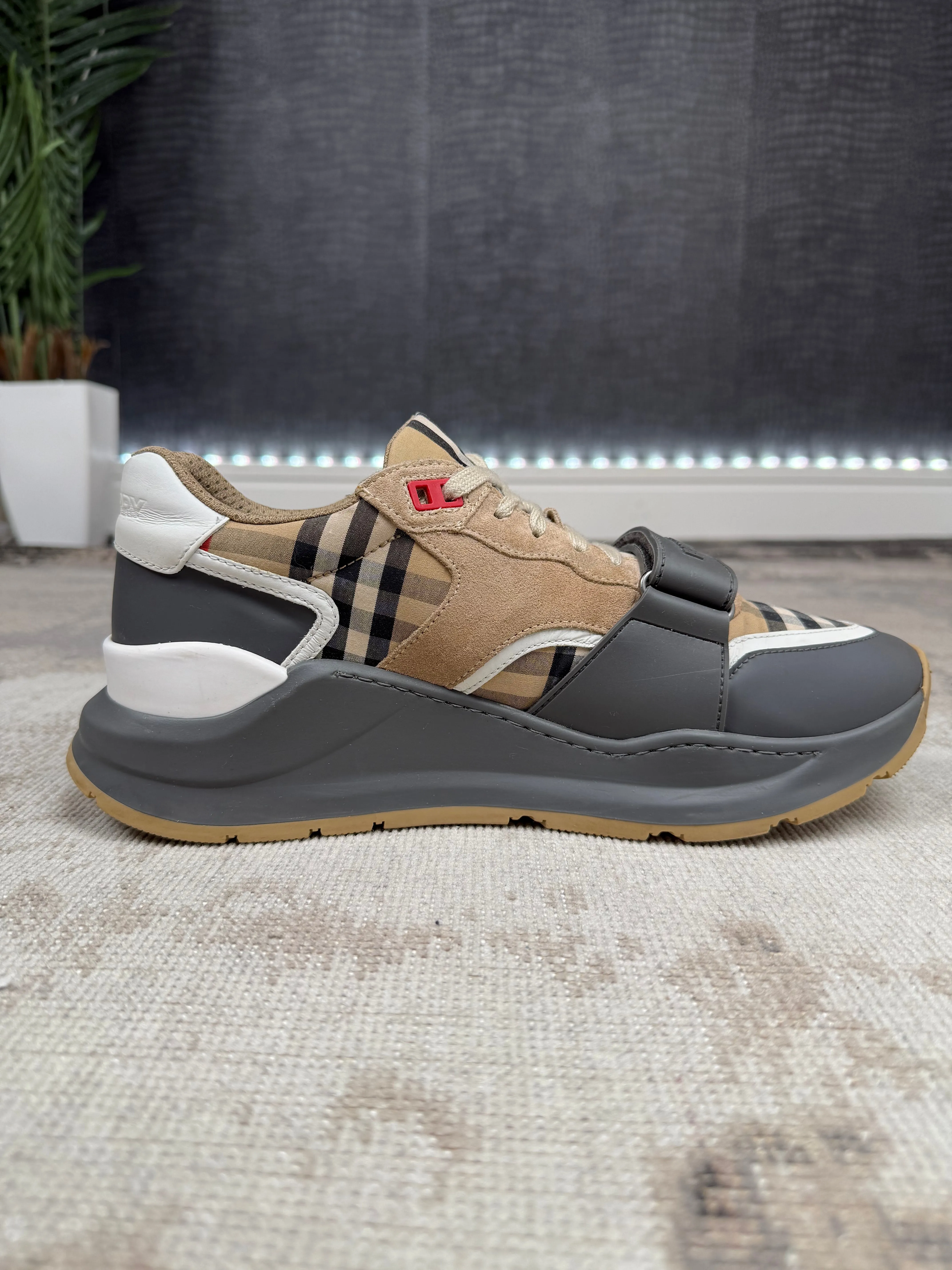 Burberry Ramsey Trainer - Grey / Beige