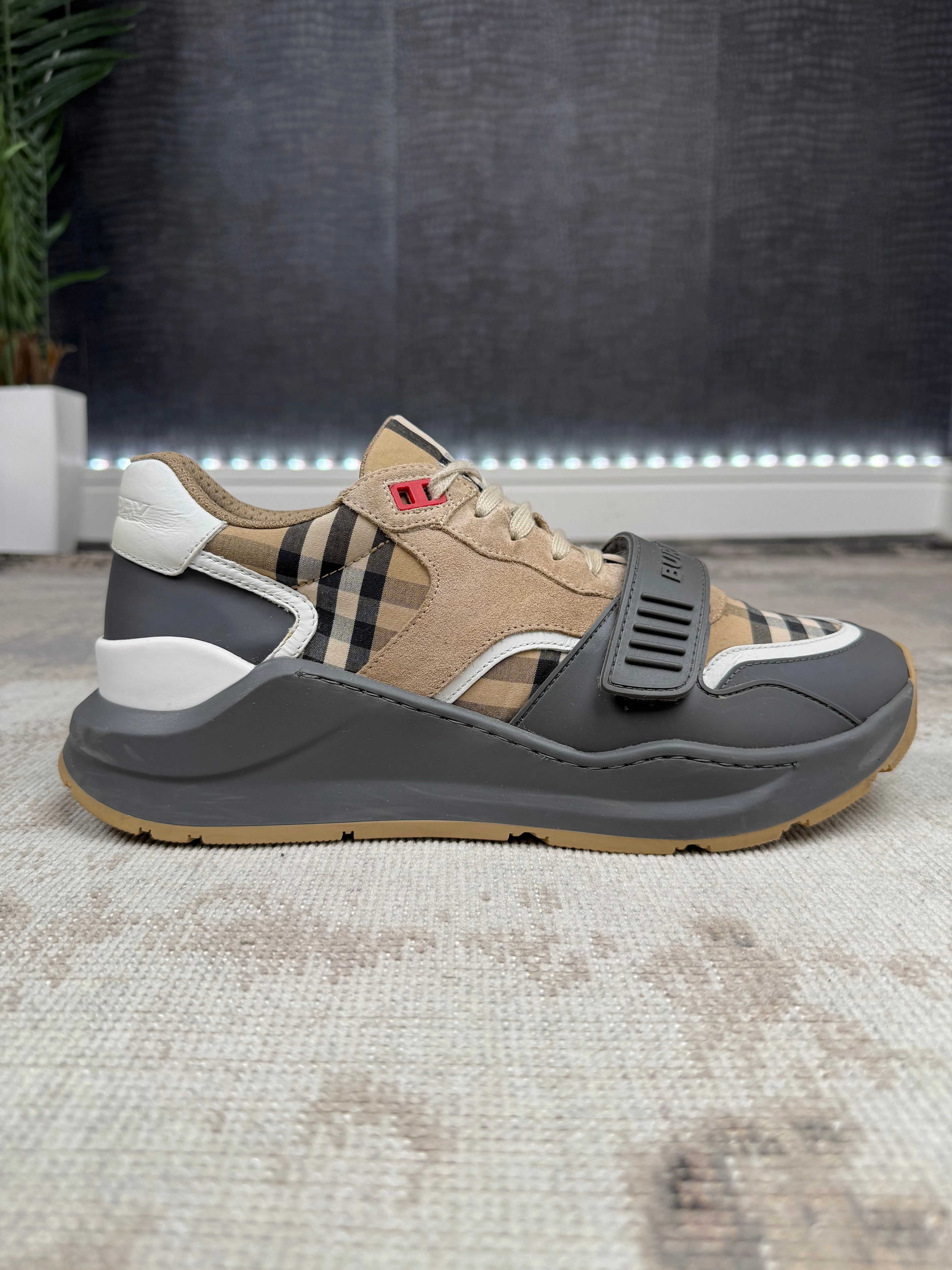 Burberry Ramsey Trainer - Grey / Beige
