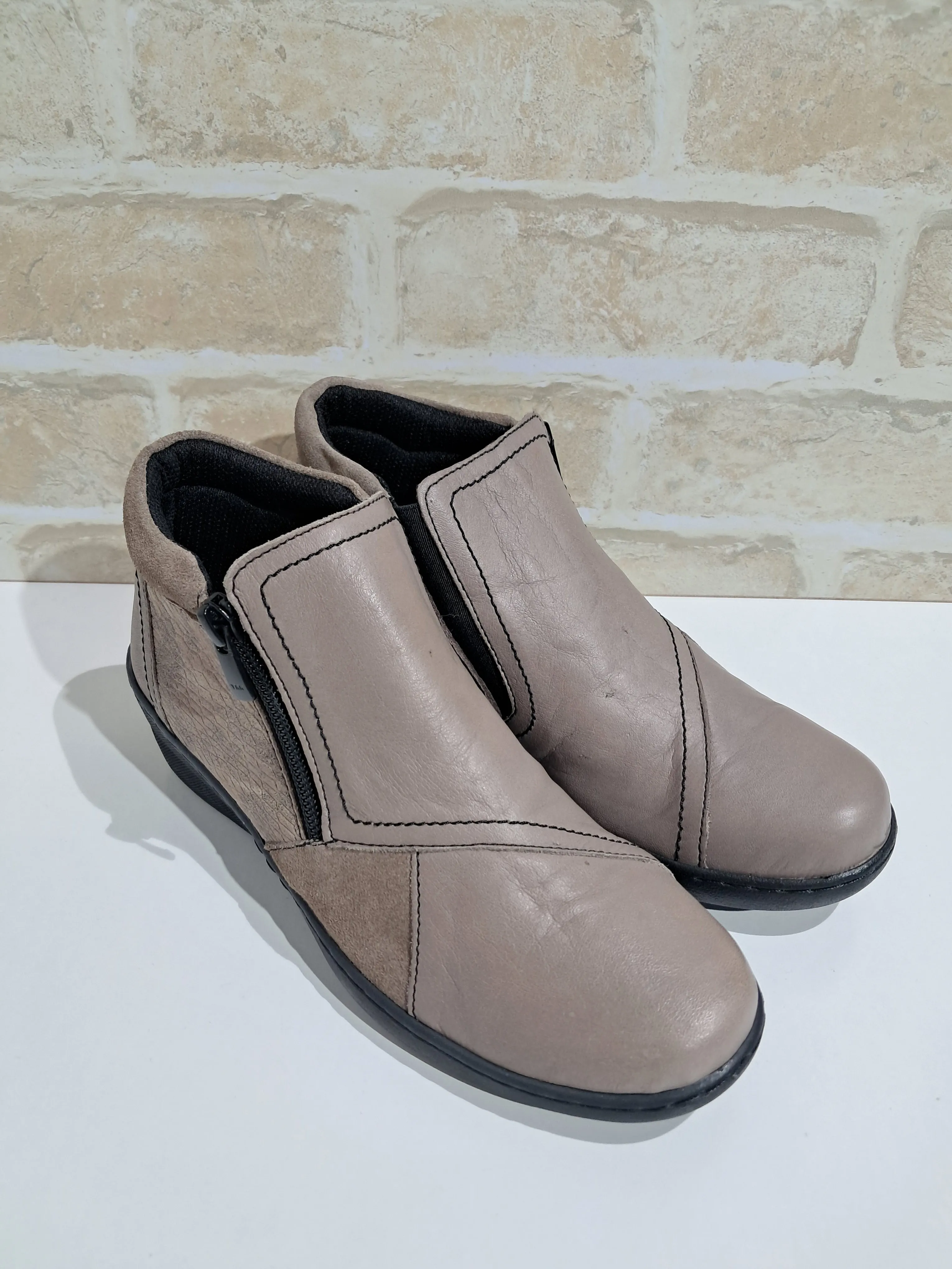 CP462-18 Taupe Combo by Cabello
