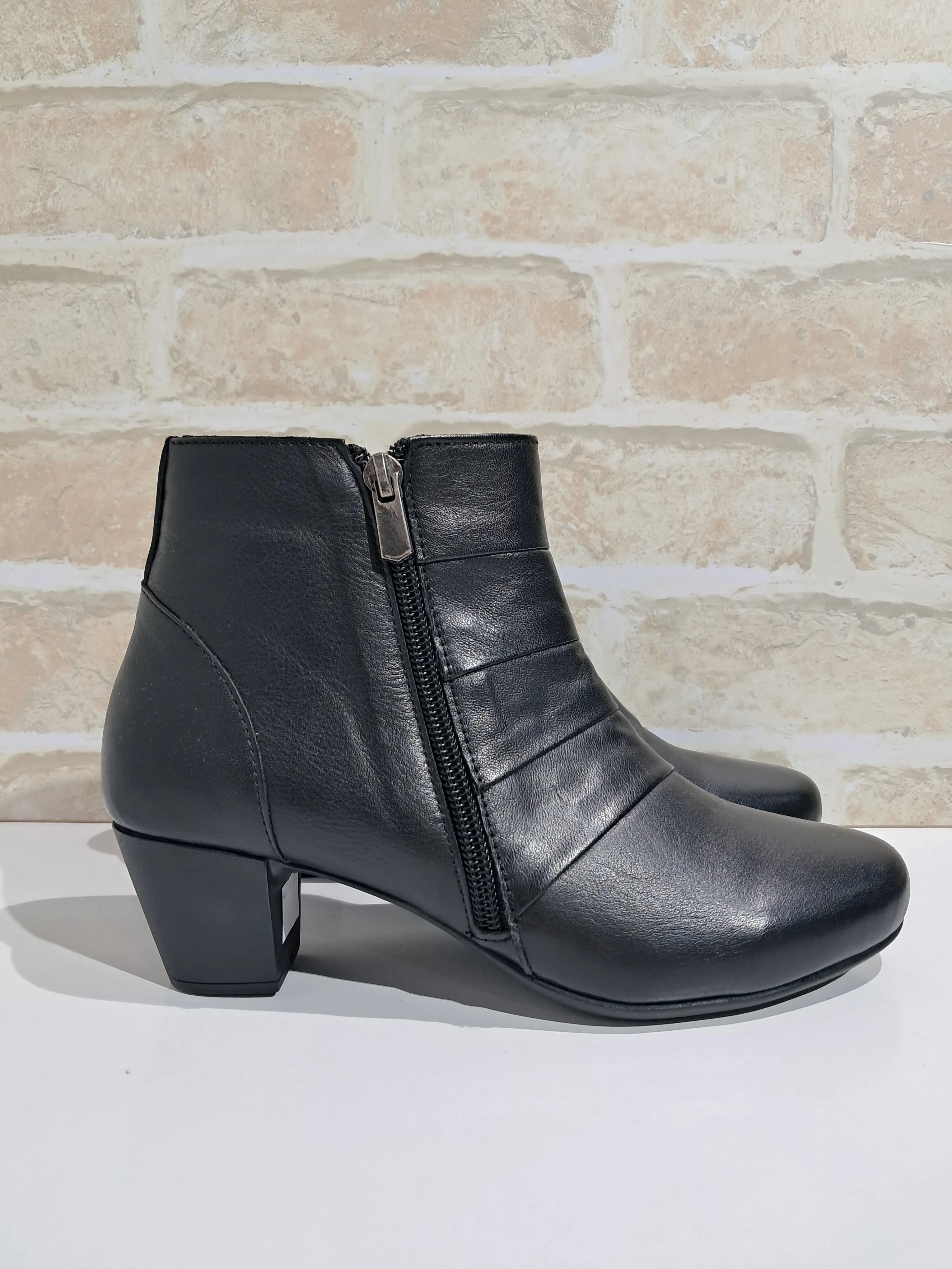 Elva Black by Cabello