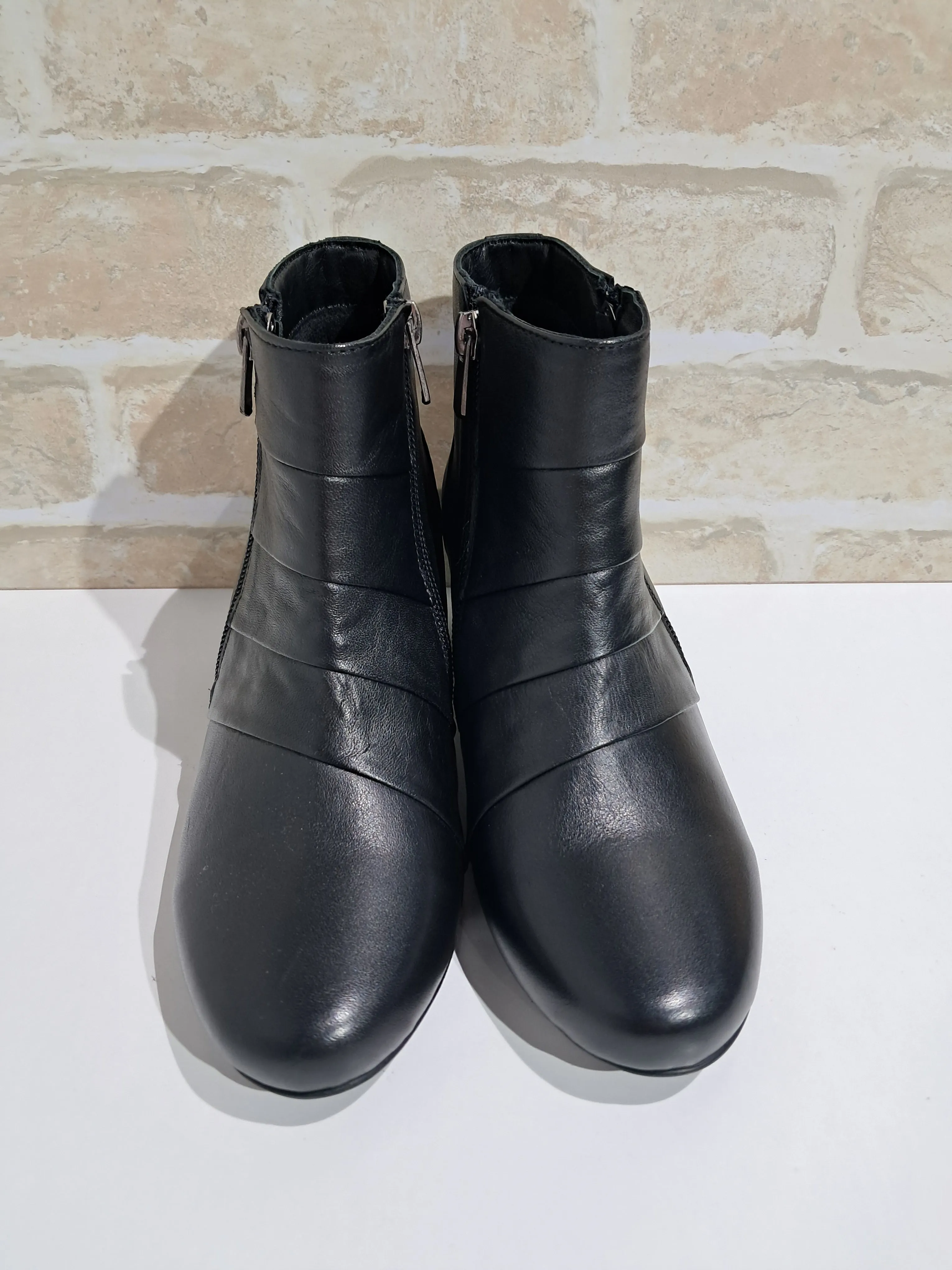 Elva Black by Cabello