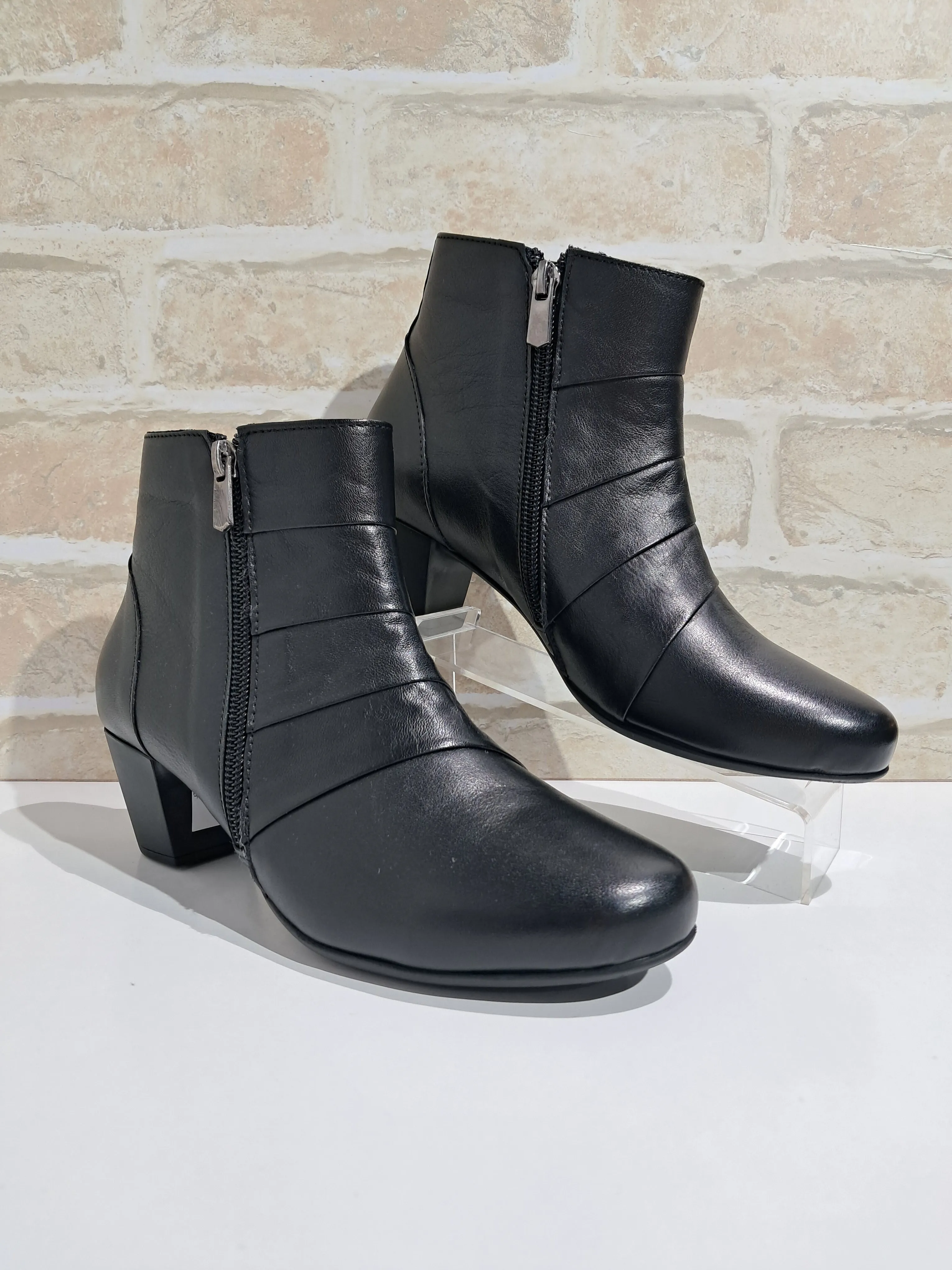 Elva Black by Cabello