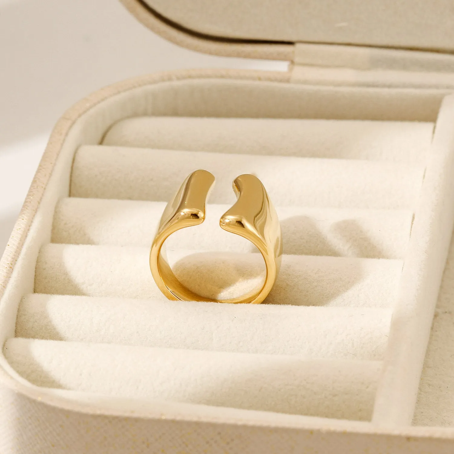 Exaggerated smooth ring-NSR261STGC