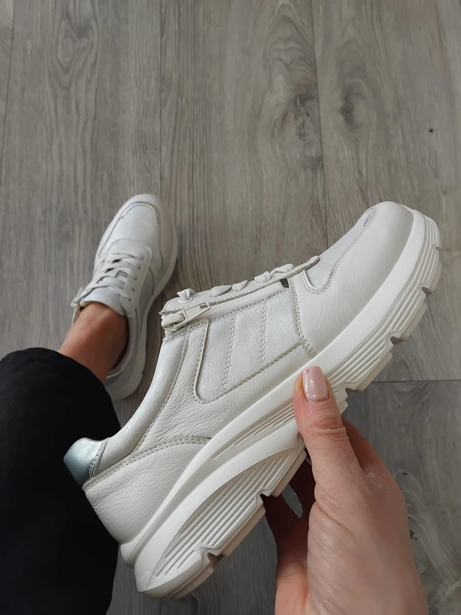 G Comfort - S-1621W Ivory Zip Trainer