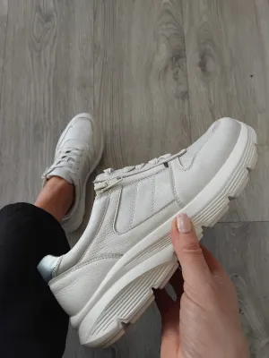 G Comfort - S-1621W Ivory Zip Trainer