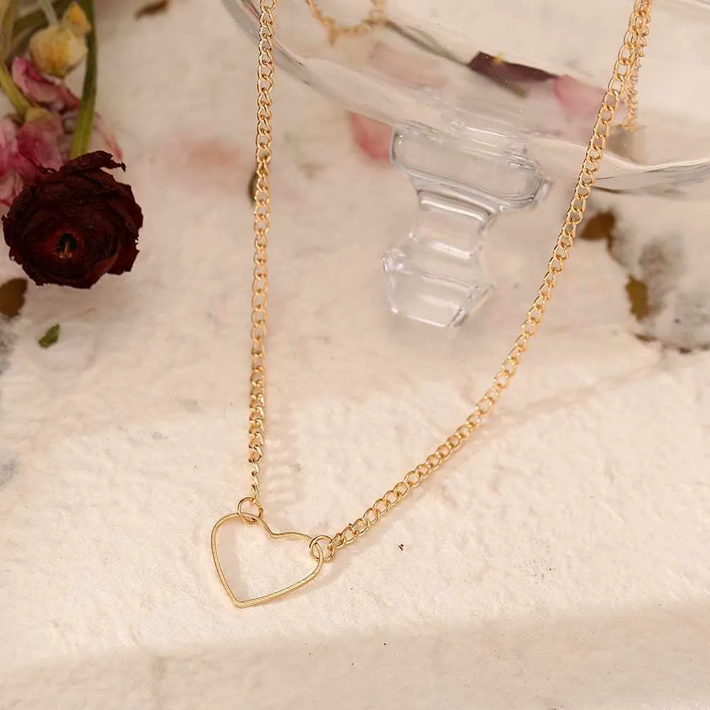 Minimal Heart Choker Necklace
