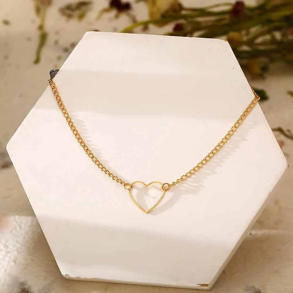 Minimal Heart Choker Necklace