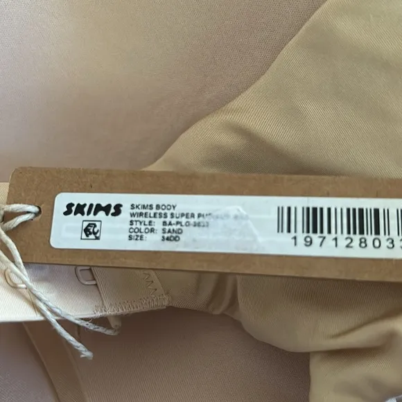 NWT Skims Women’s Tan Wireless Form Super Push-Up Bra in Color Sand - size 34DD