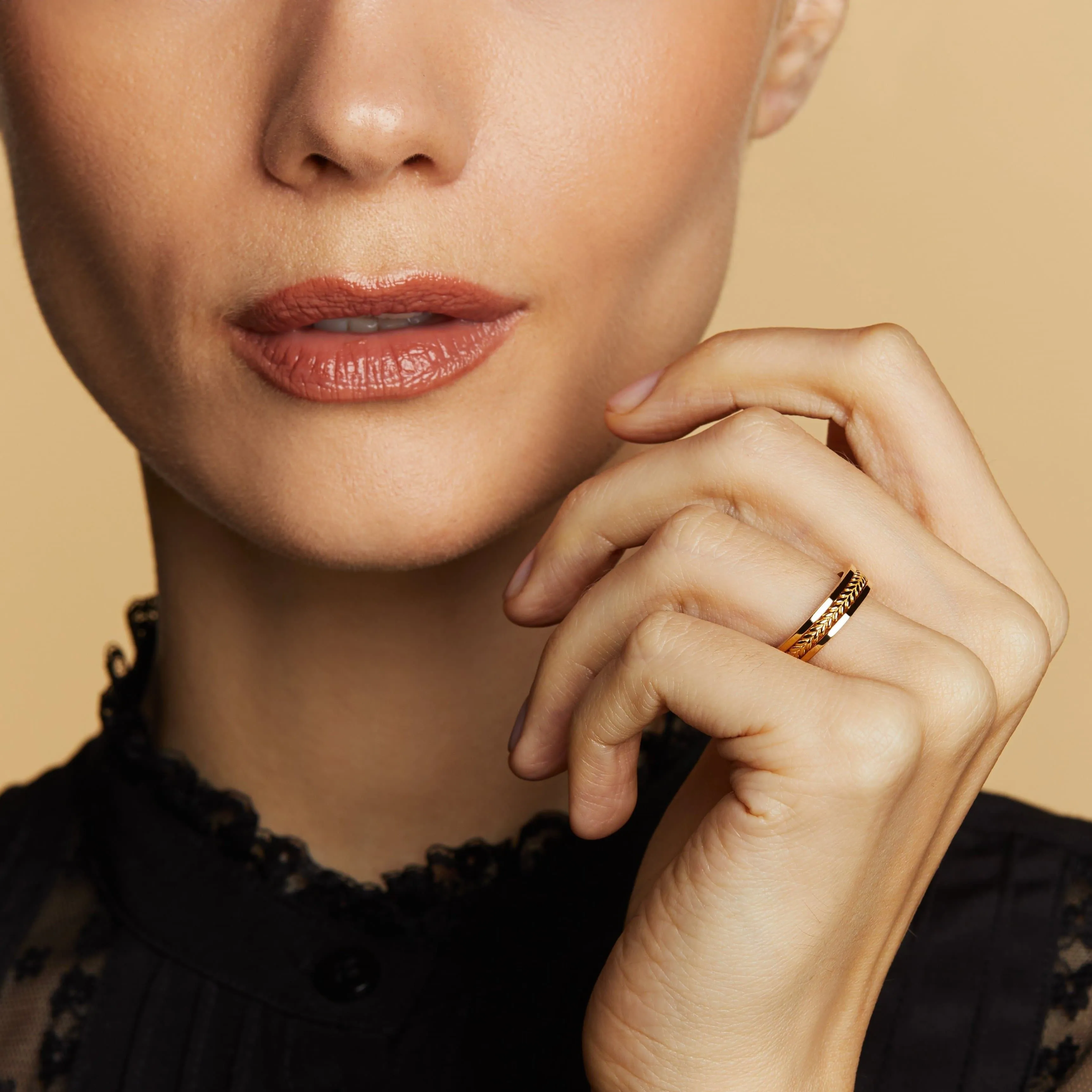 Smitten Laurel Wedding Ring