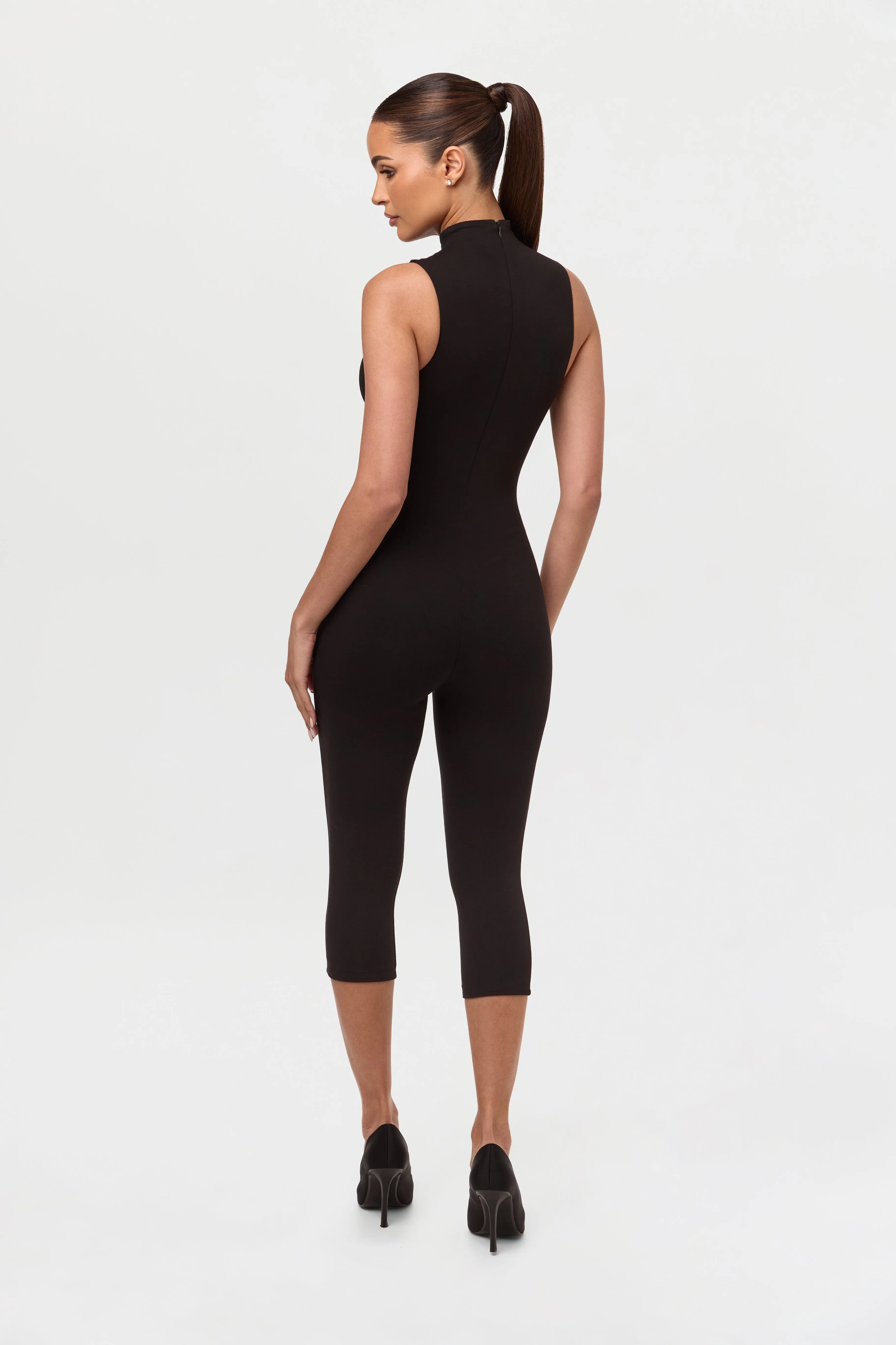 Smooth Sleeveless Capri Jumpsuit