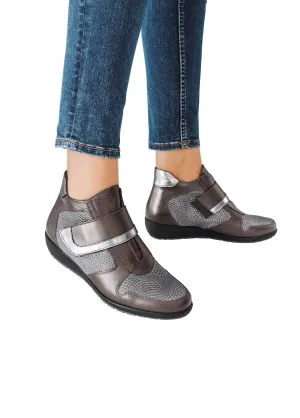 Two-material velcro boots