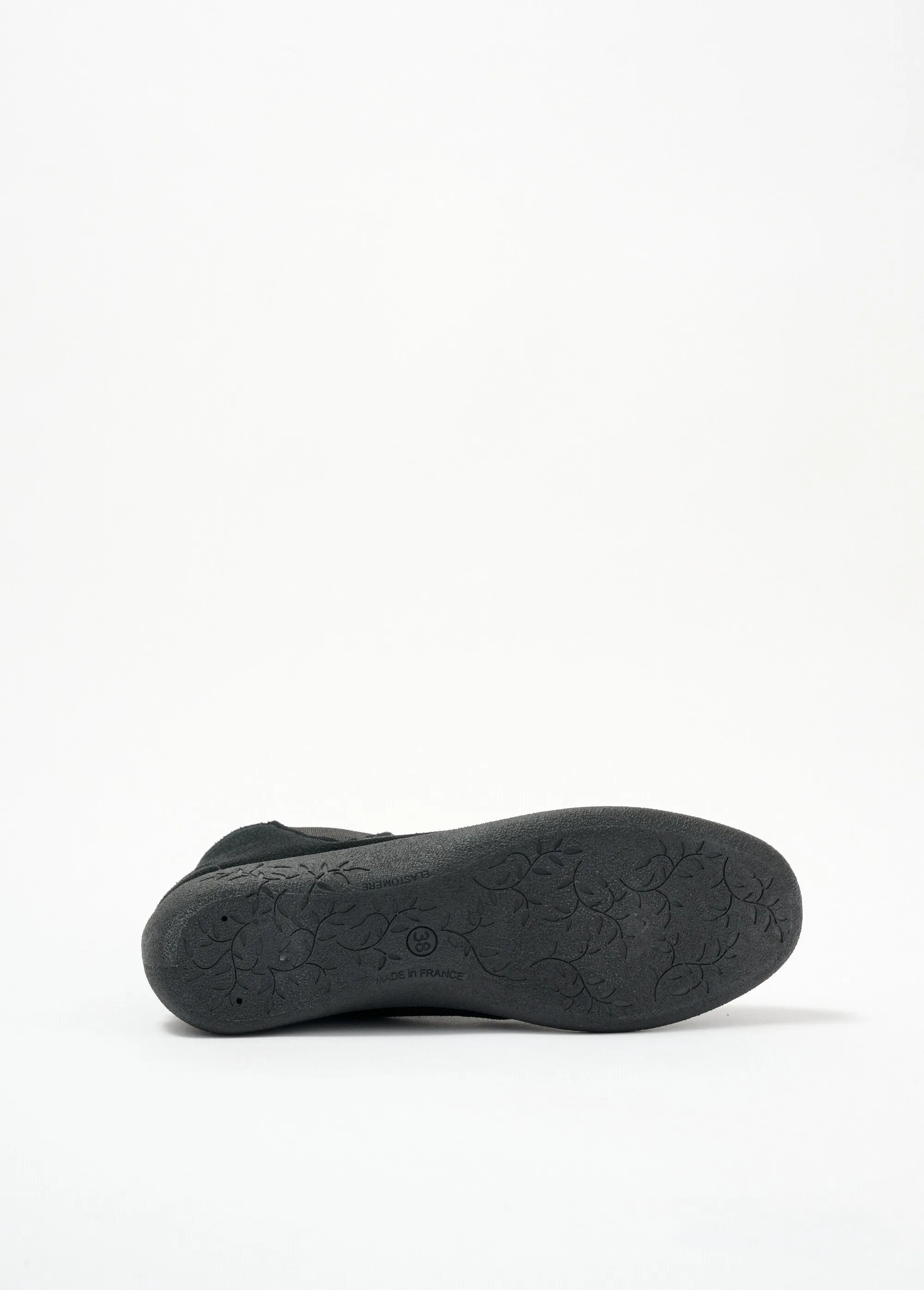 Wide comfort leather boots with elasticated zips